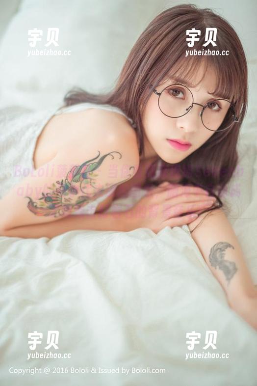 BoLoli菠萝社 - 当你看到柳侑绮Sevenbaby的马尔代夫旅拍图包，脑海中自动成了海浪击打岩石的背景音乐！