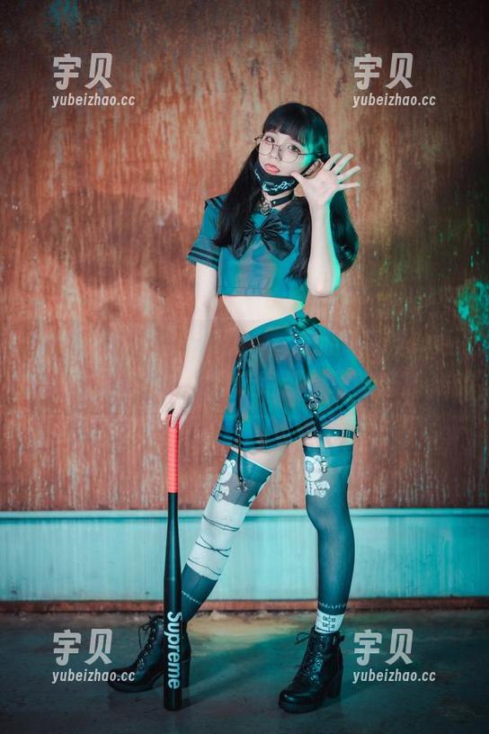 原图展现了Jenny(정제니)的高跟鞋，更新过的我好像连走路都有了自信？