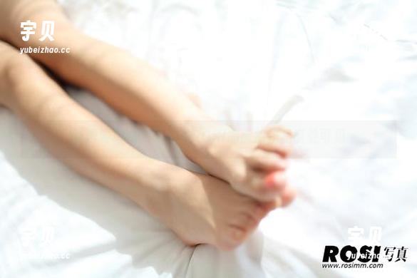 谁需要假期？福利在ROSI的旅拍作品随处可见