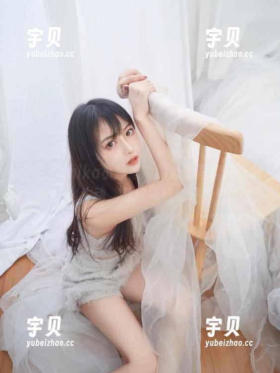 原来“Shika小鹿鹿”的泳池写真还可以这么生动，私房风格敲好看！