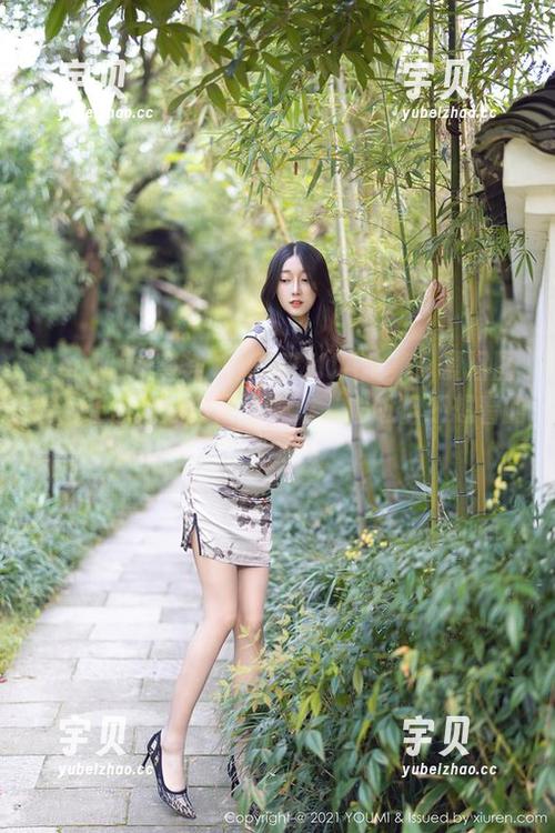 YouMi尤蜜荟 - 娜娜TINA全集：夏日图集，让你脑海中冒出一堆‘尴尬但还想看的’记忆！