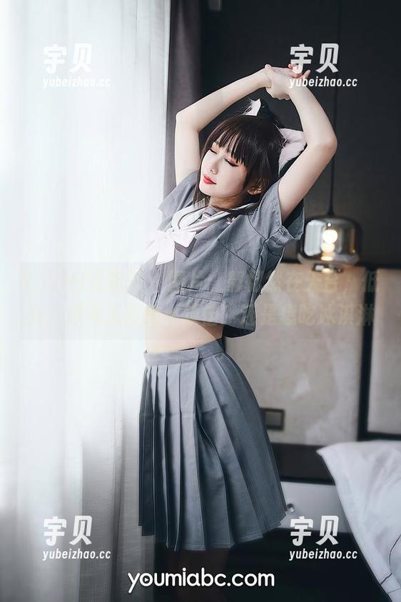 YouMi尤蜜荟 - 图片：郭忆然在天台，低头？思考人生的小烦恼？还是想吃冰淇淋