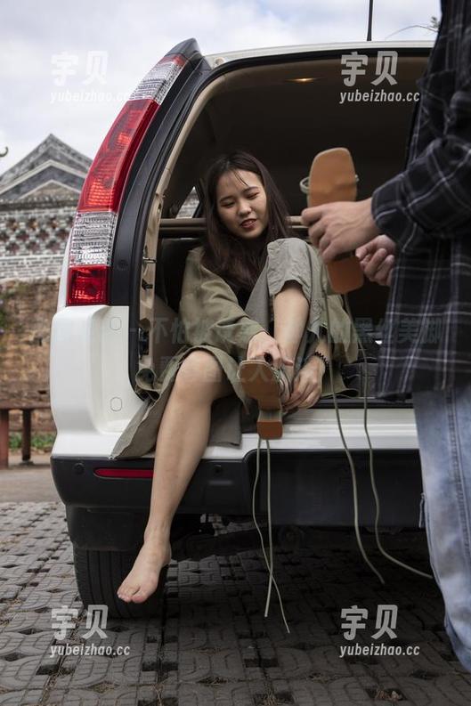 南国足艺-静儿 南国足艺 - 不怕被诱惑,静儿的黑丝美脚免费套图让人流连!