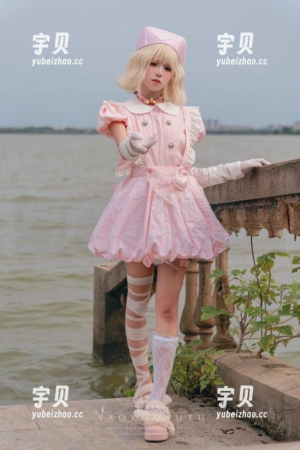 看这张免费的照片，咬人小小兔的恰巴耶夫救赎！是不是在思考人生啊？