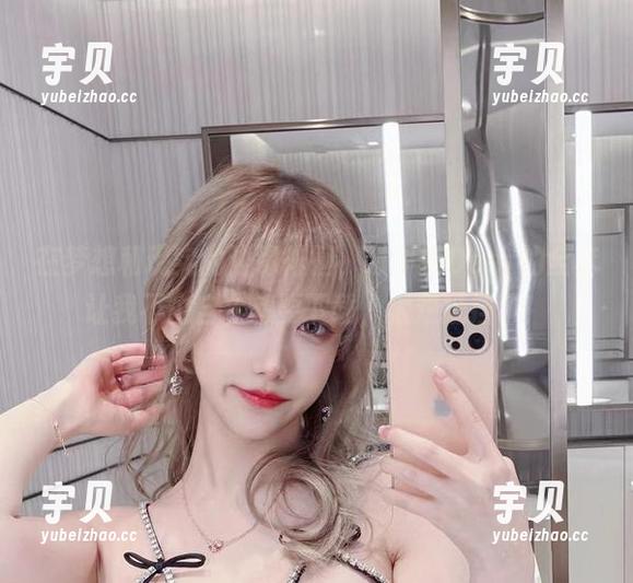 在梦想和现实的边缘徘徊，啾小妍Deer的全套让我不由自主想要下载，太难抵挡了！