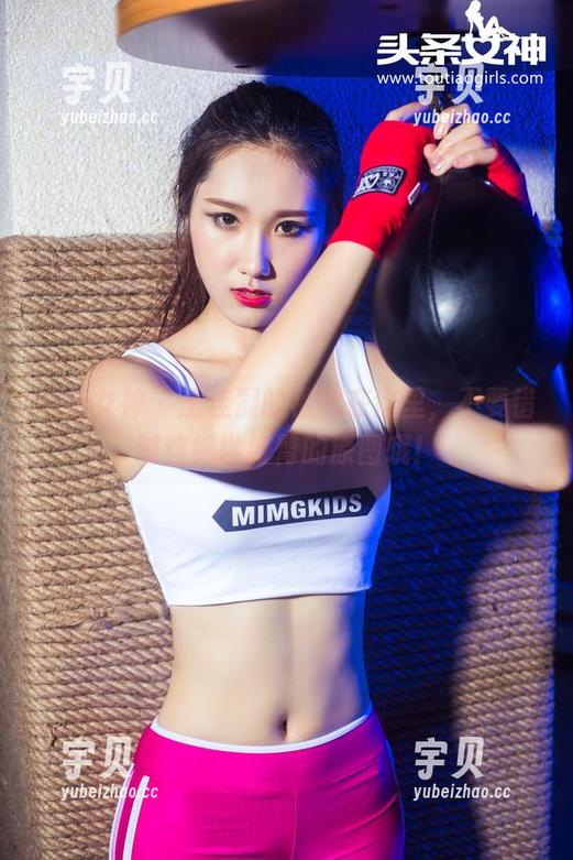 头条女神 - 王佳凝的福利在这里，不要错过这绝世好臀的原图哦！