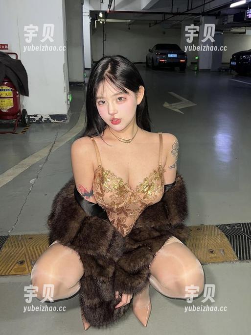 微密圈 - 小u优优子，豹纹内裤写真——我，这就要下载！