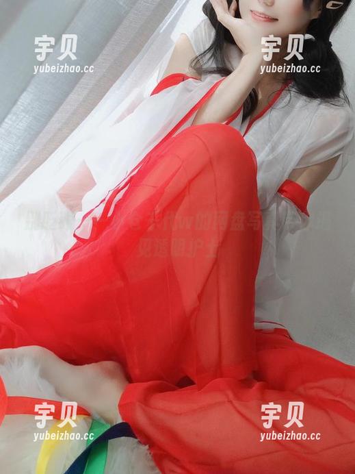 别眨眼——小仓千代w的网盘写真带你遇见透明护士