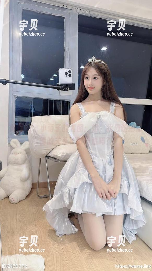 微密圈 - 小萌子的套图：姐，我应该把你俩的关系稍微升温吗？