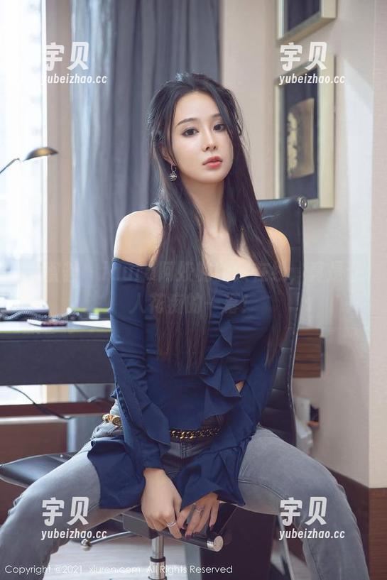 尤蜜荟 - laura阿姣的豹纹在线，真是让人花痴的一幕！