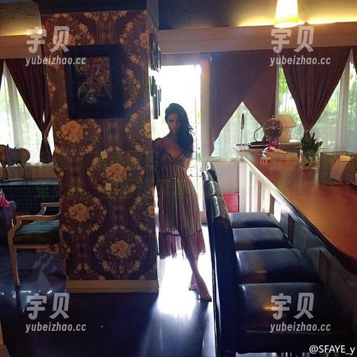 微密圈 - 精选图库：李嘉欣97，外面穿着兔女郎，里面却闪着亮钻的花头态度？