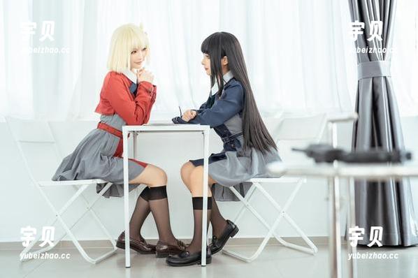 桃良阿宅的居家合集：透过窗帘的光线里还有什么呢？