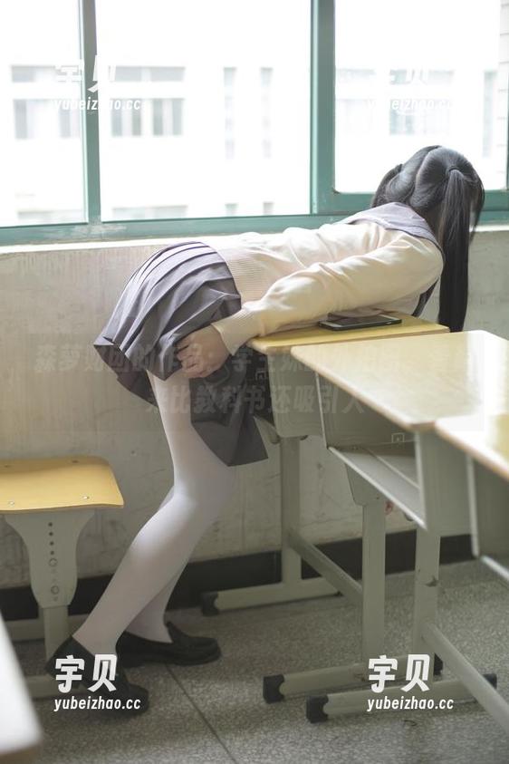 森萝财团的作品：学生妹的外拍图，看起来比教科书还吸引人