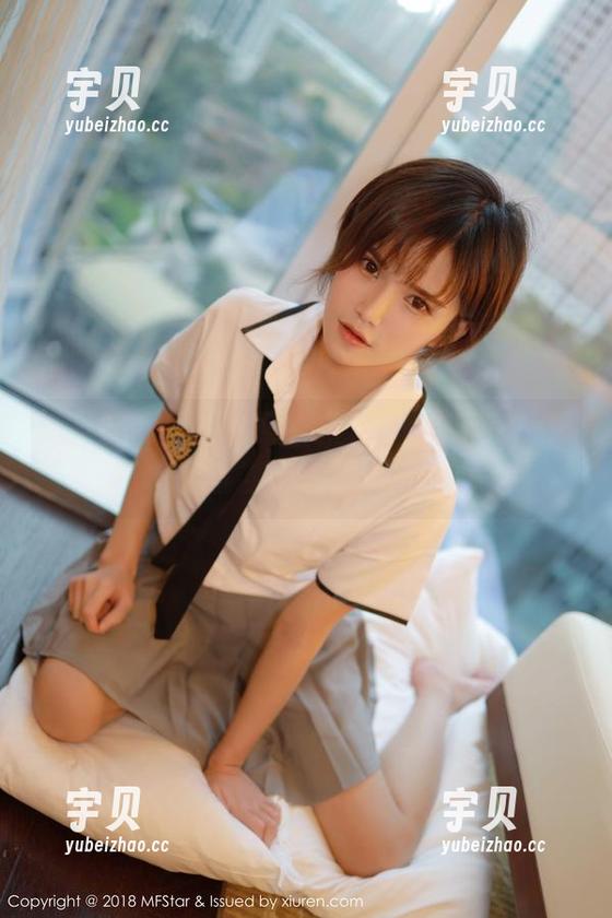 模范学院 - 免费黑色合集，看电竞唐嫣如何把简单的黑色玩成时尚的‘套路’！