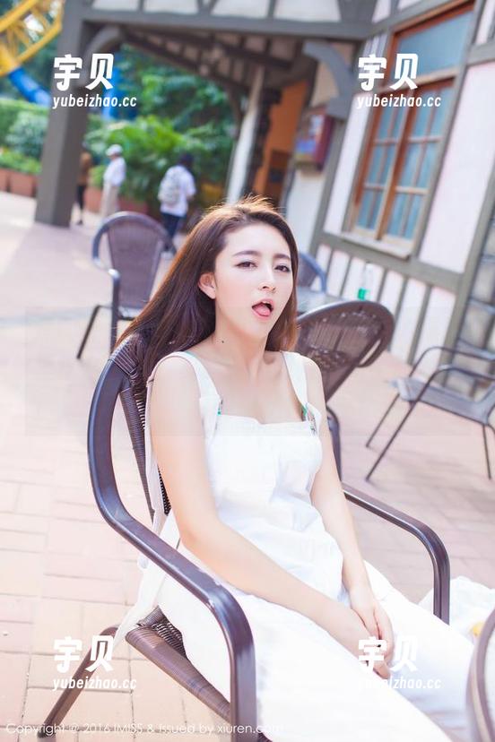 爱蜜社 - 摸着胸口说：真的有人在体操服里这么美吗？黄歆苑的照片刷新了我对运动的想法！