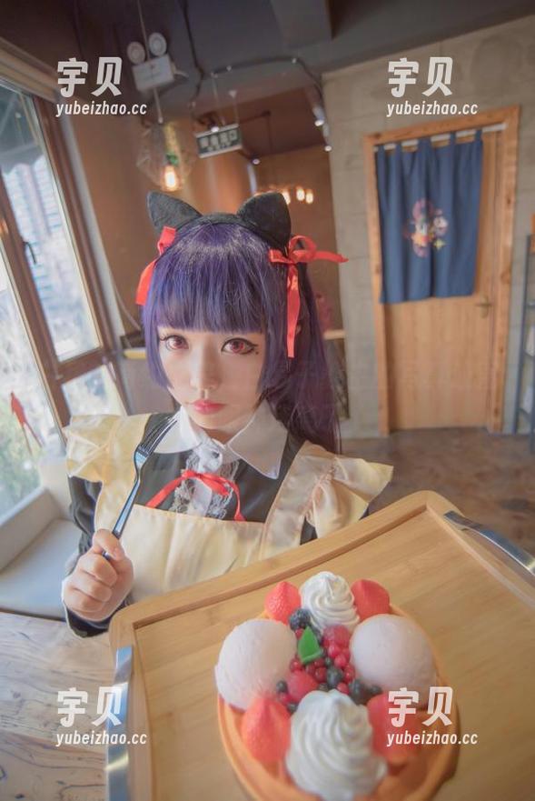 白裙的简约之美，白易子教主的写真让直男眼神迷离了