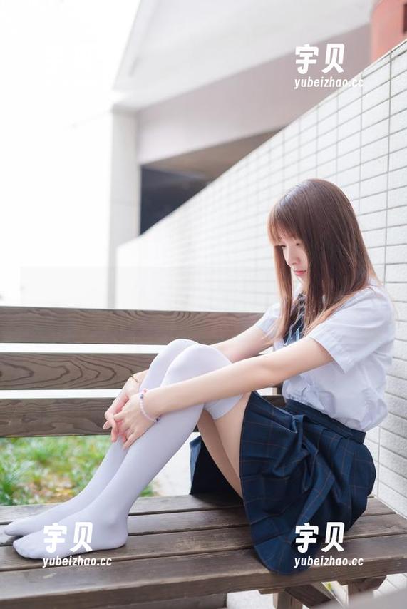 最新图库揭晓：祖木子如何轻松玩转泳边白丝的诱惑？