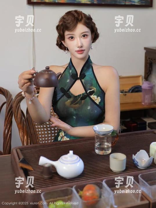 秀人网 - 定制你的伊一Moon天台图片，来一次视听觉的旅行吧！