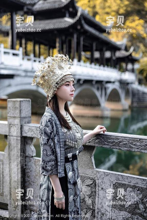 秀人网 - 兔子NINA全套图集，校园的风吹得她的头发像个小旋风！