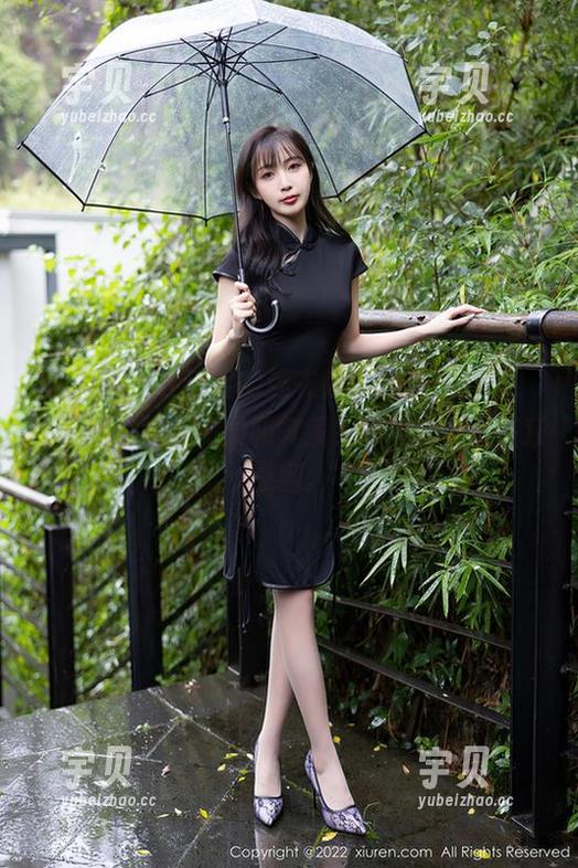 秀人网 - 在甜妮的连衣裙套图里，真的，谁能拒绝这样的柔和气质？大概是裙子在狂撒糖。