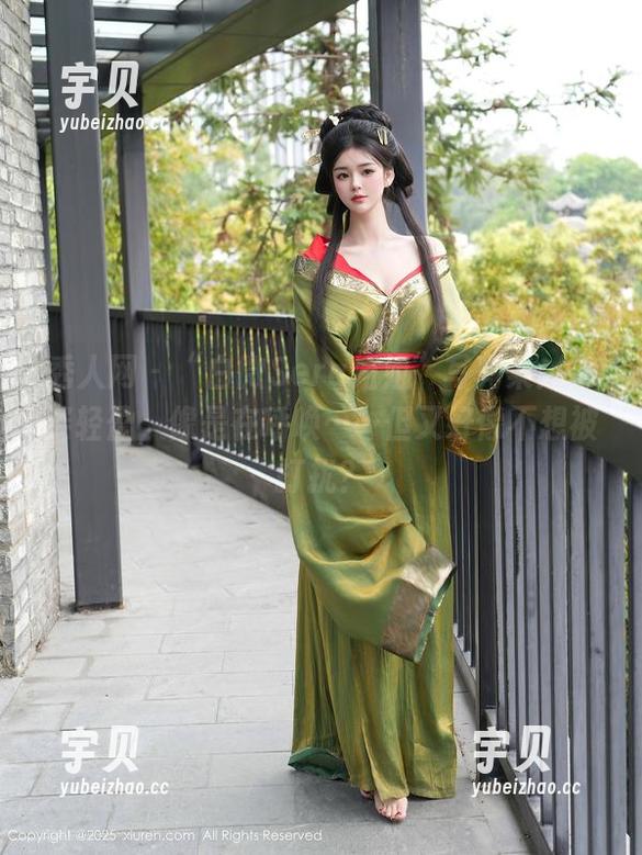 秀人网 - “白微Sera姐姐”写真集：身姿轻盈，像是在呼唤……但又好像不想被打扰？
