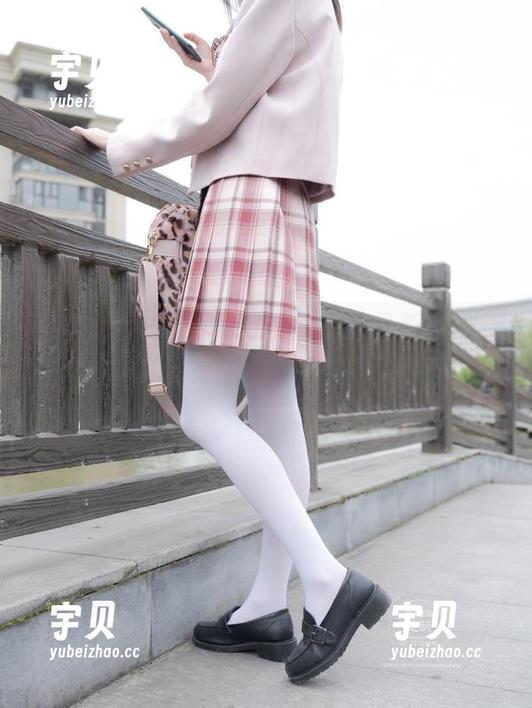 紧急企划 - 来了来了，小恩的最新图片，网球经典就像是个“小猪佩奇”在打球！
