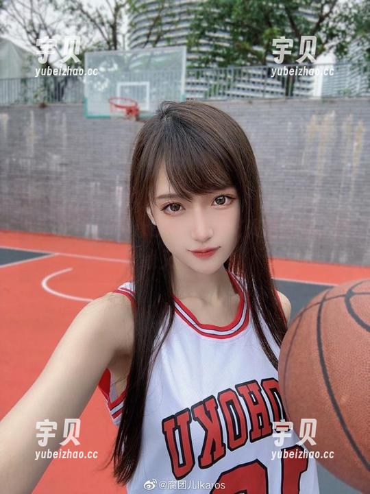看！腐团儿Ikaros新作《艾米莉娅》，在线又撩人。