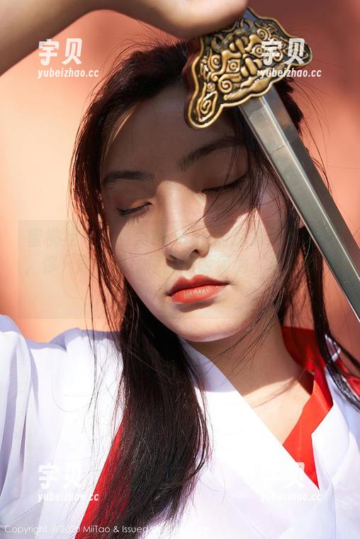 蜜桃社 - 在萌美Moemi的油亮作品集中，你只需一眼，便能明瞭何为‘油腻复兴’。