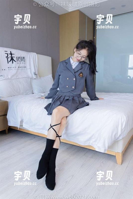 袜啵啵 - 總觉得这婚纱小礼裙多了点点什么，稚予的精选美图真的好难捉摸。