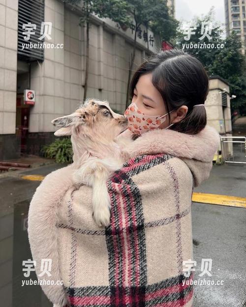 微密圈 - 在陈妮妮UNI的黑白合集里，想寻找一些光线的折射，毕竟黑和白间那么好玩？