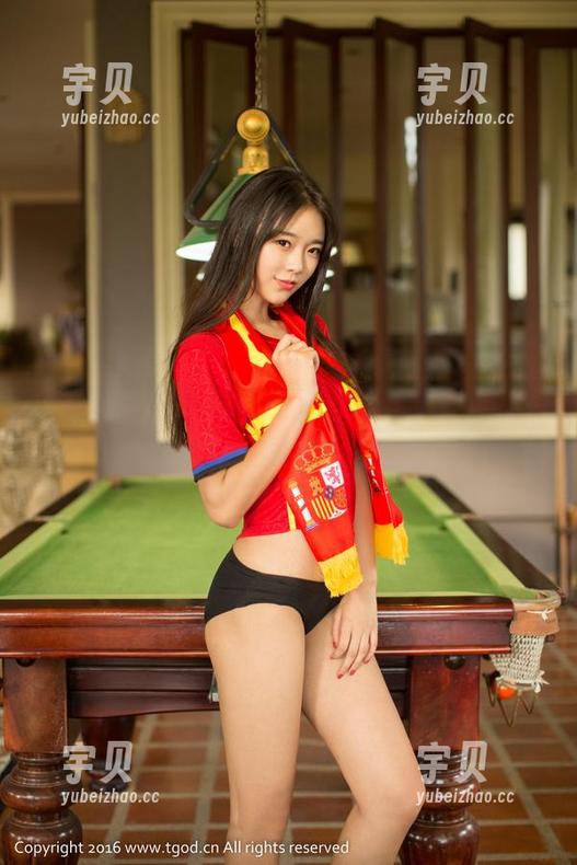 青豆客 - 在喵喵哒的无圣光图包里，奶牛也许在思考人生？